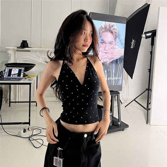 V-neck polka dot print sleeveless slim fit versatile crop top with exposed navel strap