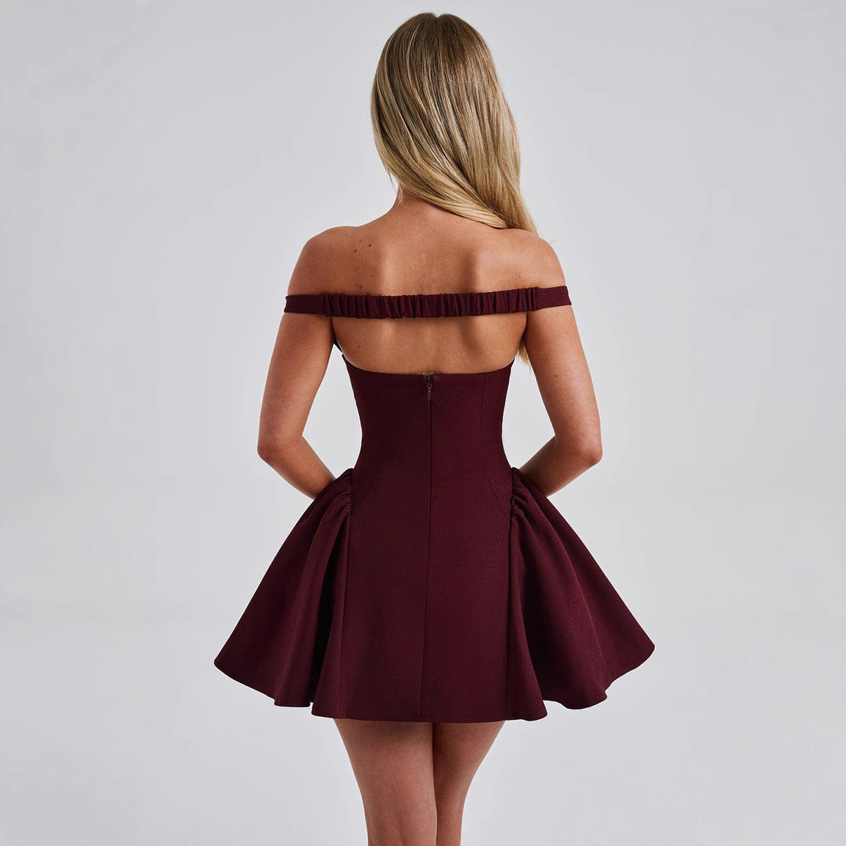Fashionable low cut V-neck sexy backless solid color dress